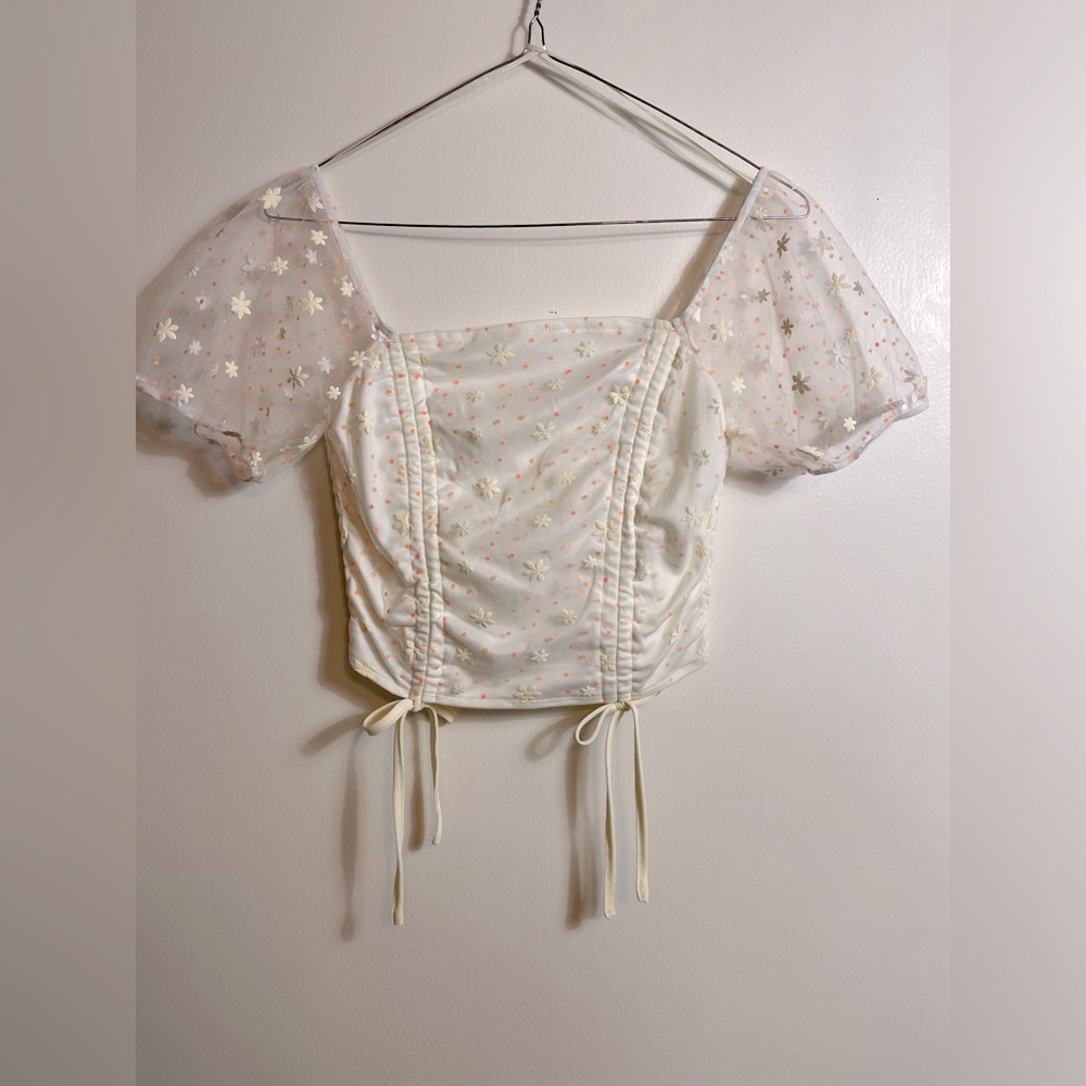 Altar’d State Feminine Cream Sheer Sleeve Cropped Top with Daisy details size XS